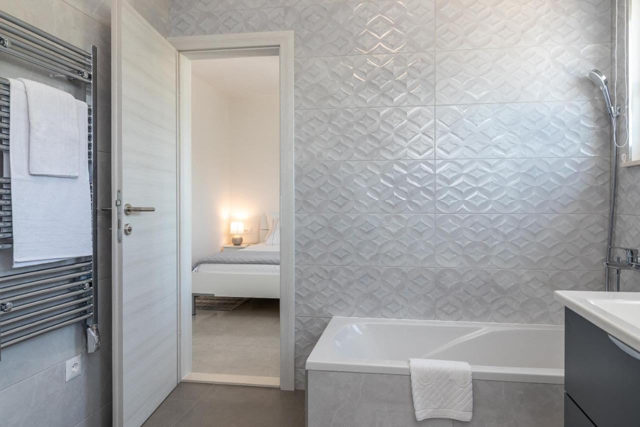 Adria House - Lavendar * Slatine