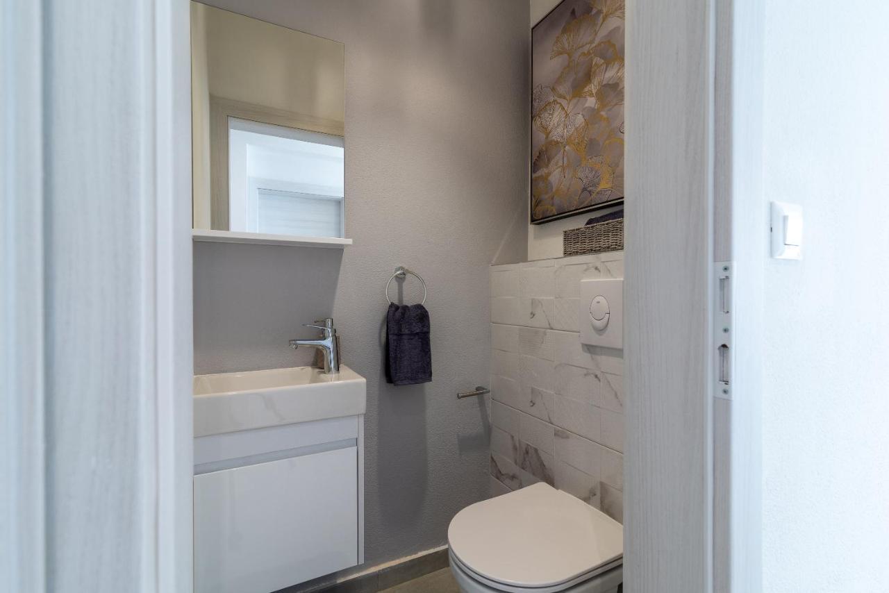Adria House - Lavendar Slatine